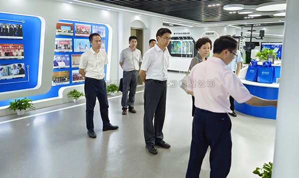 浙江省科技厅副厅长吴卿、台盟省委会主委陈清莉一行赴桃子视频APP黄下载调研考察