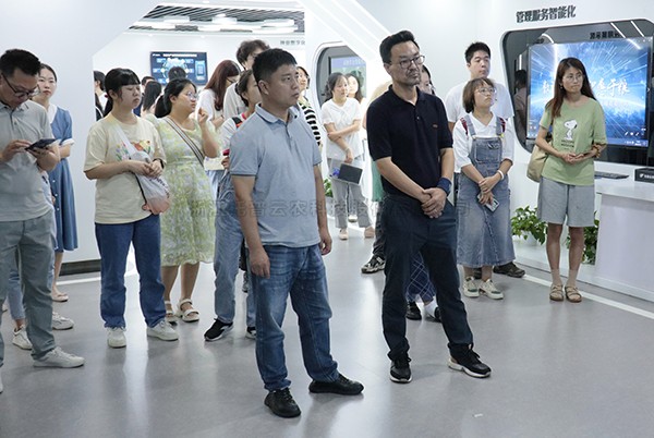 中国农科院茶叶研究所所长助理、科技处处长姚明哲一行赴桃子视频APP黄下载参观调研