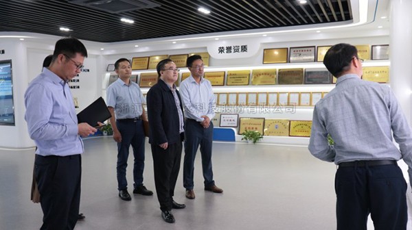 杭州市拱墅区委常委、常务副区长黄飞一行莅临桃子视频APP黄下载考察调研