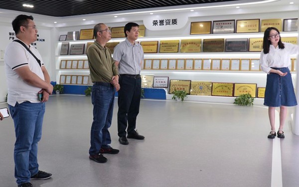贵州省农业农村厅市场与信息化处处长方雷明莅临桃子视频APP黄下载考察交流
