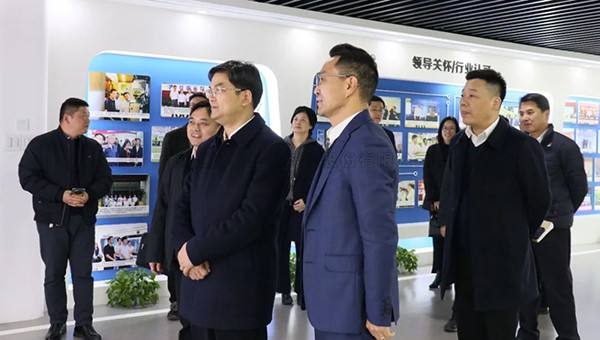 拱墅区委书记李志龙一行莅临桃子视频APP黄下载调研