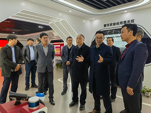 浙江大学校友总会乡村振兴分会会长一行莅临桃子视频APP黄下载调研指导
