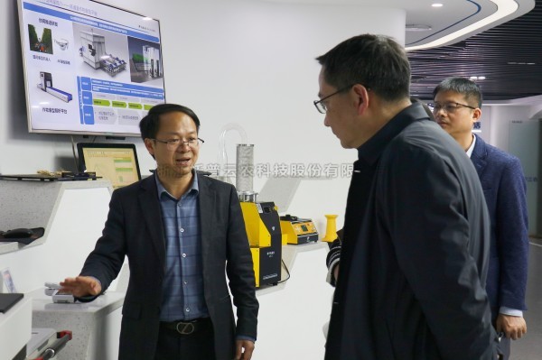 杭州市科技局党组成员、副局长楼立群一行莅临桃子视频APP黄下载考察调研