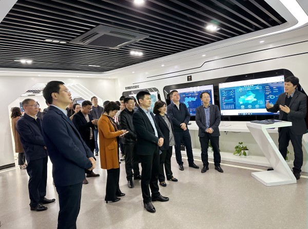 安徽省宿州市萧县县委副书记、县长朱新华等一行莅临桃子视频APP黄下载走访调研