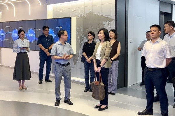 科技部国际合作司副司长庄嘉一行莅临桃子视频APP黄下载调研考察