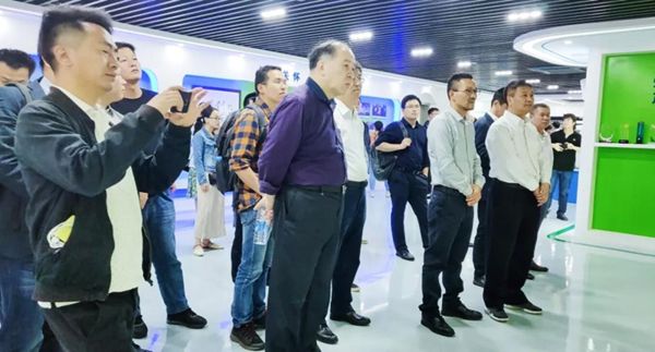 全国农技中心党委书记魏启文一行参观桃子视频APP黄下载展厅