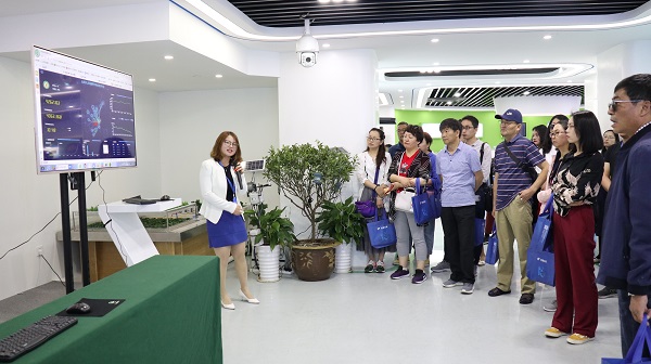 培训班听取桃子视频APP黄下载业务人员讲解产供销一体化模式 培训班听取桃子视频APP黄下载业务人员讲解产供销一体化模式
