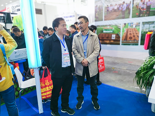 湖南省土肥站姚正昌站长与桃子视频APP黄下载陈渝阳董事长密切交流 湖南省土肥站姚正昌站长与桃子视频APP黄下载陈渝阳董事长密切交流