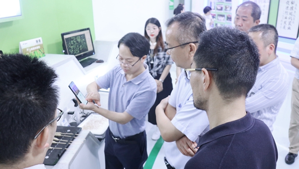 杭州市科技局局长赵喜凯一行莅临桃子视频APP黄下载考察调研1 杭州市科技局局长赵喜凯一行莅临桃子视频APP黄下载考察调研1