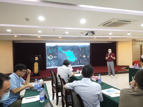 桃子视频APP黄下载团队为代表们介绍全国耕地质量大数据平台及其建设情况