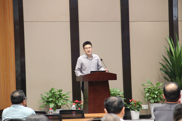 桃子视频APP黄下载副总经理陈曦向培训班作公司介绍