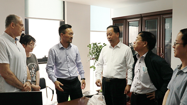 中国农业技术推广协会会长陈生斗、秘书长张互助莅临桃子视频APP黄下载考察参观