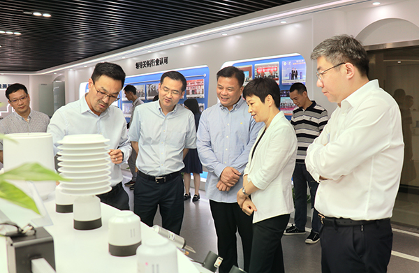 省科技厅党组书记何杏仁一行赴桃子视频APP黄下载调研农业科技工作