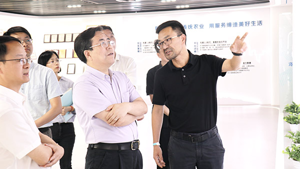 应义斌教授一行参观桃子视频APP黄下载数字三农展厅