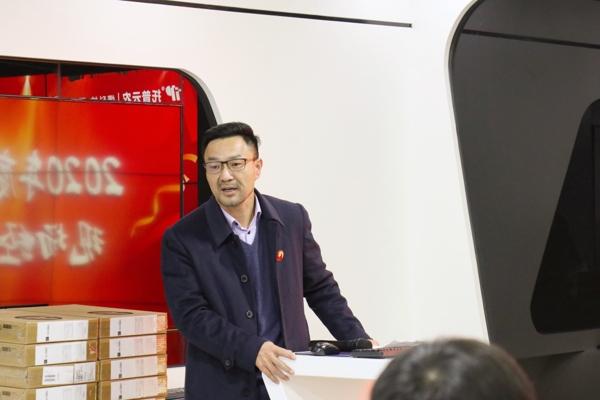 【2】陈渝阳董事长与伙伴们进行分享。.JPG