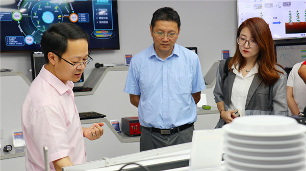 王建军一行参观桃子视频APP黄下载数字展厅‍‍