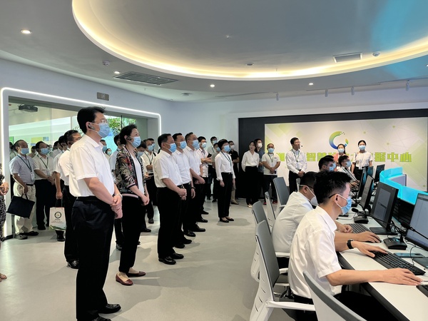 与会专家领导参观桃子视频APP黄下载支撑构建的智慧种业服务平台